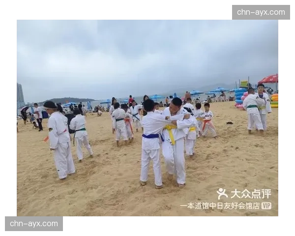 长沙赛场设立柔道体验区,吸引百名中小学生参与互动 长沙赛场设立柔道体验区,吸引百名中小学生参与互动